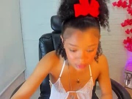 Screen Grab from shantall_foxx