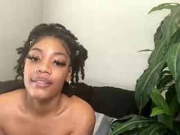 Screen Grab from shesonastyy_20
