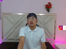 Screen Grab from shinedark_tay