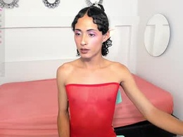 Screen Grab from skarlethrose
