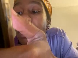 Screen Grab from slimmmgooodiexoxo