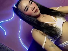 Screen Grab from stunning_andrea69