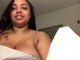 Screen Grab from thatgirldeserae