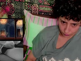 Screen Grab from thumbelinoxo