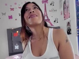 Screen Grab from tiana_violet