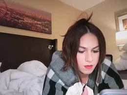 Screen Grab from tslivexxx