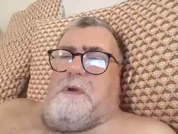 Screen Grab from twohats2810