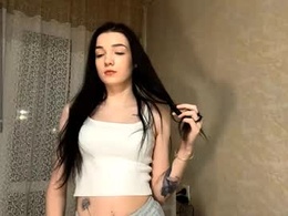 Screen Grab from uwun_pinksi