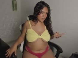 Screen Grab from valen_kitty20