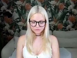 Screen Grab from velvet_lun