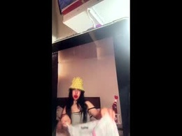 Screen Grab from vivi_3132