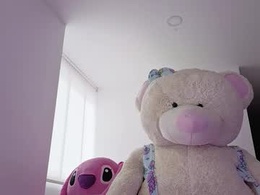 Screen Grab from xxisabella_doll